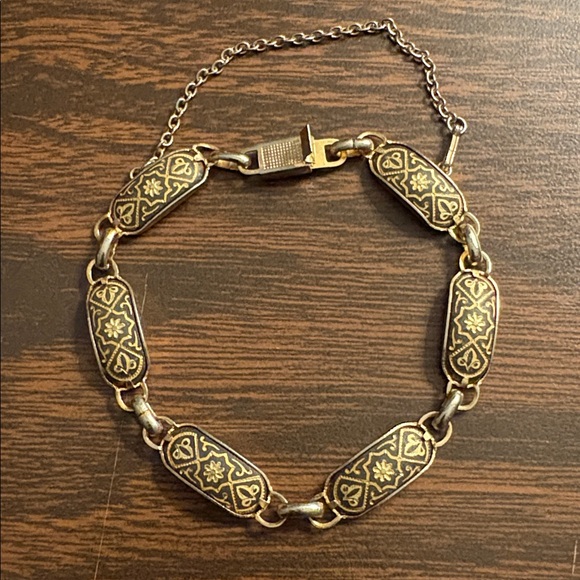 Vintage gold-toned Spanish Damascene panel link bracelet with a safety chain. - Picture 3 of 3